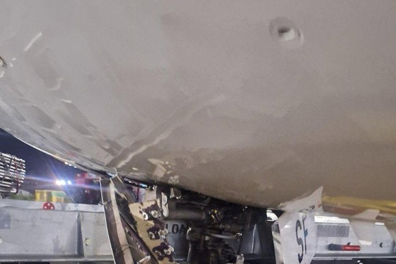 Prve fotografije oštećenog aviona Er Srbije! "Blic Biznis" saznaje: Evo ko je odgovoran za incident na Aerodromu "Nikola Tesla" (FOTO)