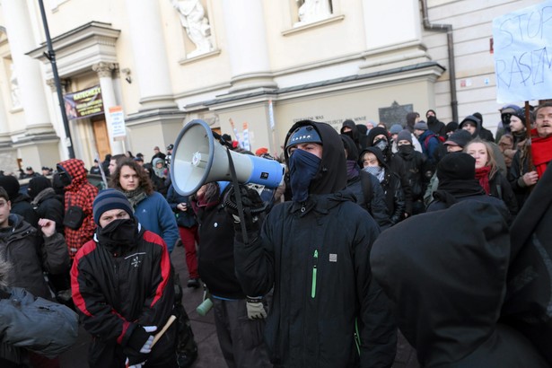 Manifestacje w Warszawie. Zwolennicy kontra przeciwnicy przyjmowania imigrantów