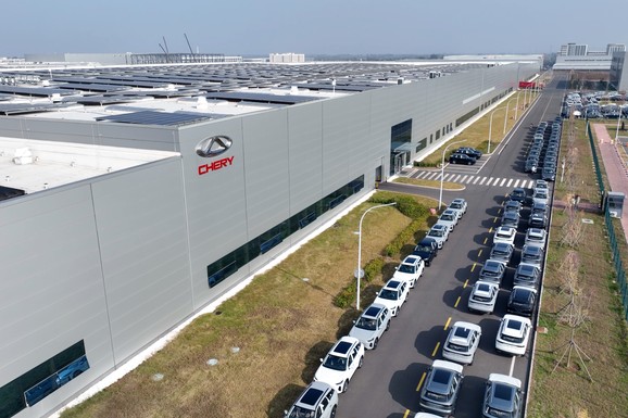 Srbi su ovaj kineski brend prihvatili oberučke: Chery ekspresno ušao u top 10, a sada stižu novi automobil koji će tek napraviti pometnju!