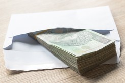 Kobieta straciła prawie 100 tys. zł. 'Chciała inwestować ze wsparciem AI'