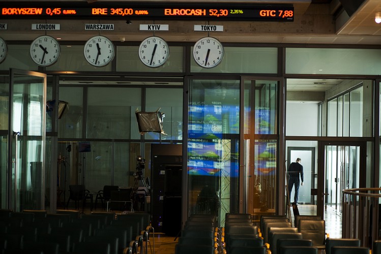 Prezesi właściciele kontra prezesi najemnicy. Nie sztuka stać przez lata na czele spółki, gdy jest się jej głównym akcjonariuszem i ma się decydujący głos w obsadzie kluczowych stanowisk. Co innego jednak, gdy się jest prezesem-najemnikiem. Kilkunastoletni staż w przypadku takich menedżerów to nie lada wyczyn. Są jednak i tacy szefowie, którzy – choć nie mają wielkich pakietów akcji - stoją za starami wielkich giełdowych spółek nawet ponad 20 lat.