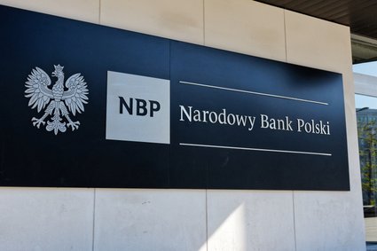 "DGP": Niejawny Bank Polski to niechlubny wyjątek. Oto ile zarabia się w innych bankach centralnych