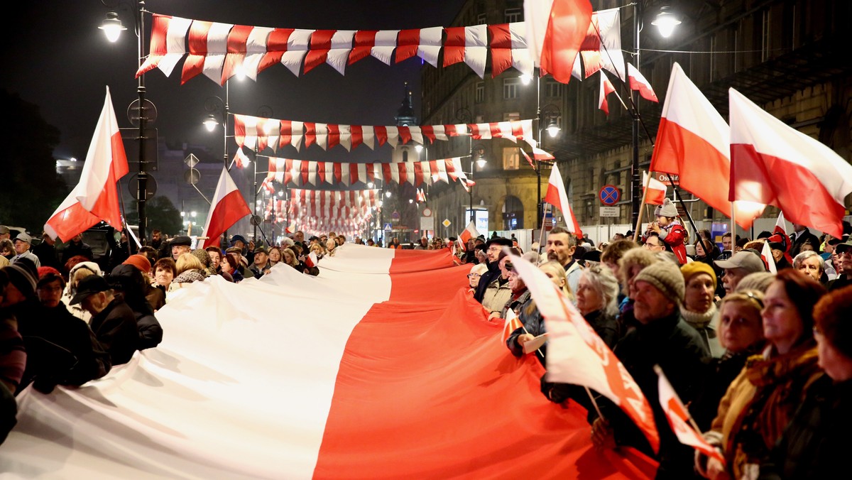 Marsz PiS przeszedł ulicami Warszawy. "Nie ma przyszłości Polski bez godności i prawdy"