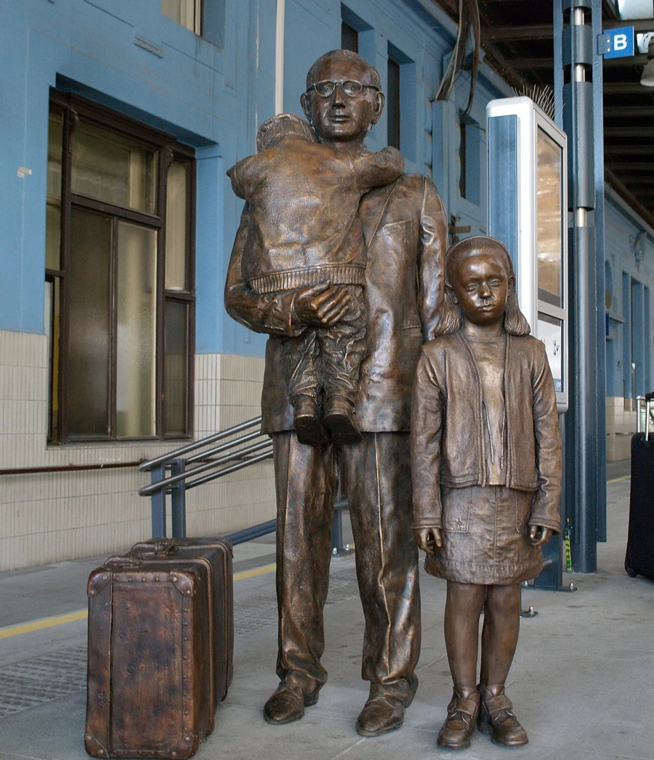 Jedan je od retkih koji su još za života dobili spomenik