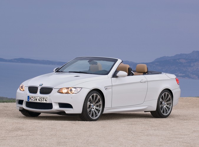 Czterolitrowe V8 żyje mocą 420 KM