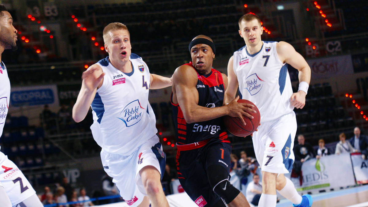 Energa Czarni zdominowali Polski Cukier i prowadzą 2-1 w ćwierćfinale Tauron Basket Ligi.