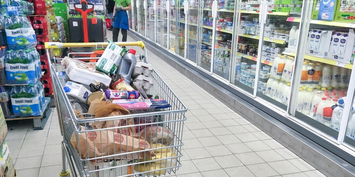 Celem wprowadzenia podatku od sprzedaży detalicznej jest zwiększenie dochodów budżetu Traci on wpływy, jeżeli dużym sieciom handlowym udaje się unikać płacenia podatku CIT.