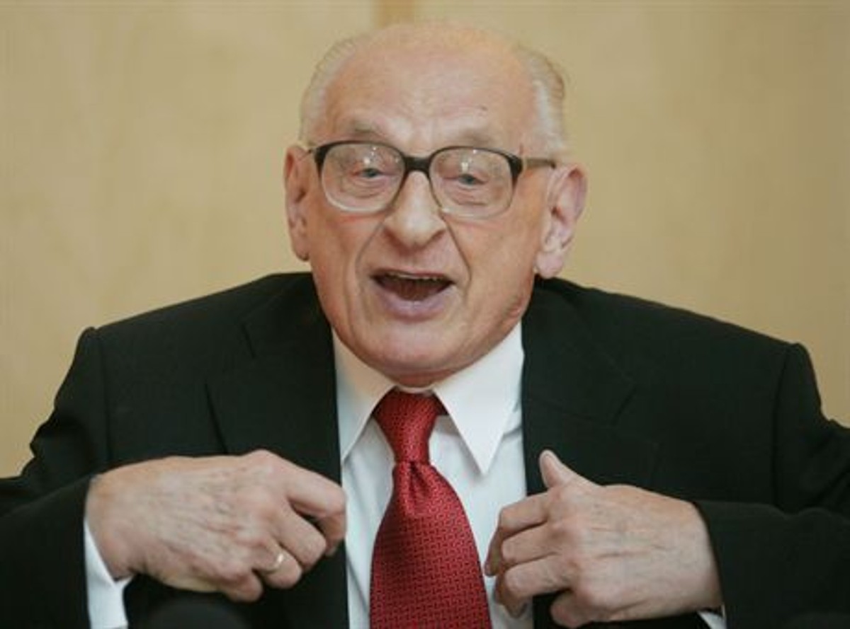 24.09.2007 Warszawa Biblioteka Uniwersytetu Warszawskiego dyskusja panelowa pt. Polska w sercu, czy na peryferiach Europy Dylematy i wyzwania stojace przed polska polityka zagraniczna z udzialem Bronislawa Komorowskiego oraz bylych ministrow spraw zagranicznych profesora Wladyslawa Bartoszewskiego i Stefana Melleranz Wladyslaw BartoszewskiFot.Piotr Kowalczyk