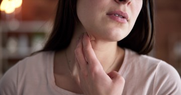 Hosszantartó rekedtség: pajzsmirigybetegség és reflux is okozhatja