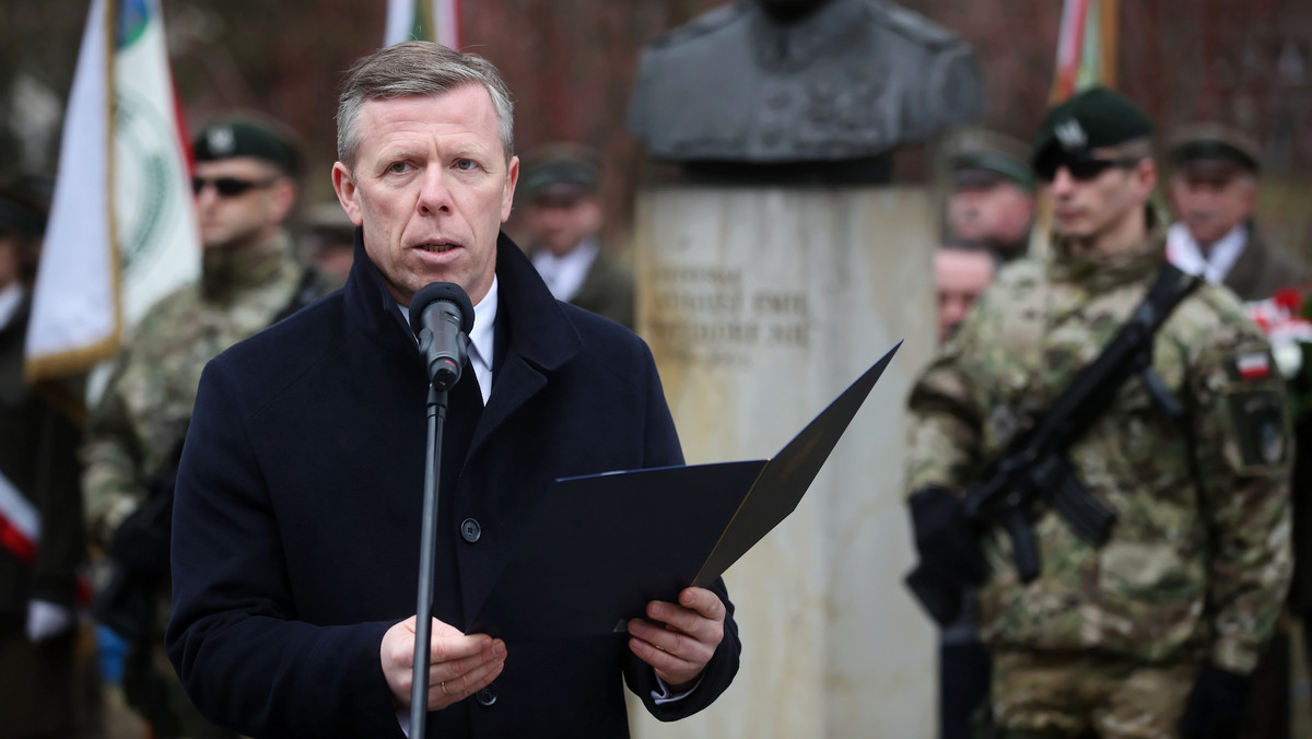 Wojewoda małopolski Piotr Ćwik unieważnił uchwałę Rady Miasta Krakowa w sprawie organizacji konsultacji społecznych w postaci panelu obywatelskiego, którego uczestnicy mieliby wypowiedzieć się, jaka jest najlepsza forma upamiętnienia żołnierzy AK.