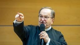 rydzyk nie zostawił na nowackiej suchej nitki. religia punktem zapalny