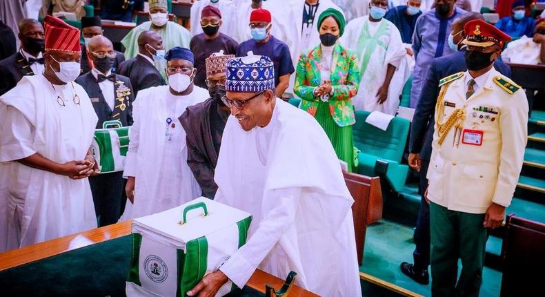 President Muhammadu Buhari presents N16.39trn 2022 Budget proposal to joint session of NASS. [Twitter-Punch]