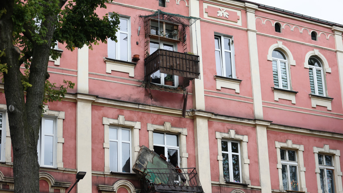 Zawalenie balkonu w Sosnowcu. Kobieta nie przeżyła, mężczyzna w stanie stabilnym