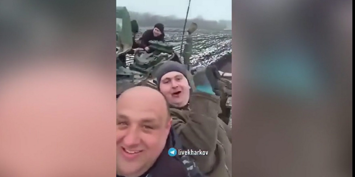 Wojna Rosja - Ukraina. Ukraińcy ukradli rosyjski czołg i jeździli po polu