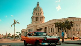 Pilna ewakuacja tysięcy ludzi na wakacyjnej wyspie. Odcięto im paliwo. Brakuje leków i prądu
