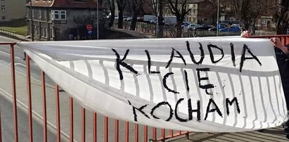 "Klaudia Cię kocham". Banerem chciał wyrazić miłość, teraz musi za to zapłacić...