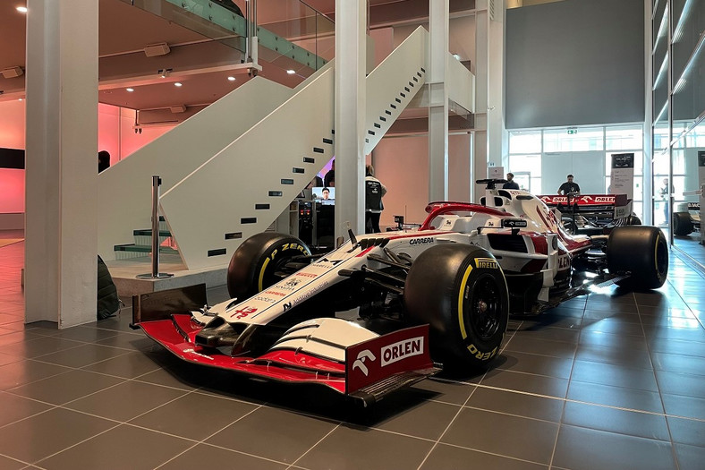 Ubiegłoroczny bolid zespołu Alfa Romeo F1 Team