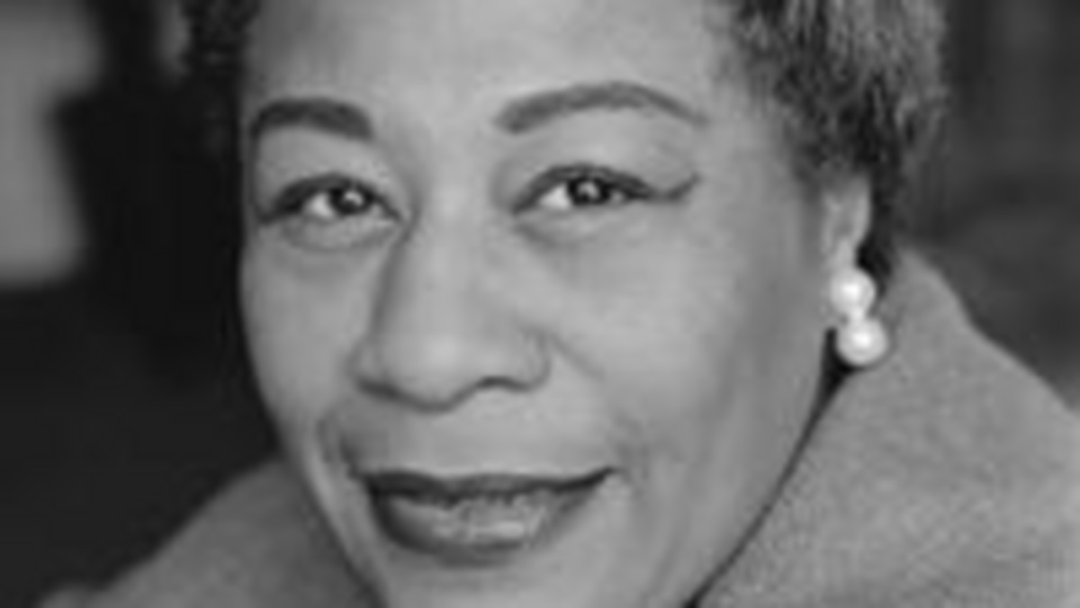 Debiut Elli na scenie Apollo odbył się w środę 21 listopada 1934 roku, jakieś dziesięć tygodni po inauguracji Wieczorów Amatorów Coopera. Była wśród pierwszych uczestników tej tradycji Harlemu, która przetrwała do lat dziewięćdziesiątych ubiegłego wieku.