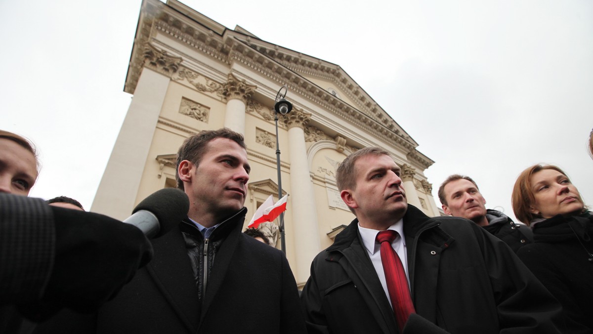 Bartosz Arłukowicz w TVN 24 stwierdził, że "w Prawie i Sprawiedliwości przelała się czara goryczy". Dodał także, że "wszyscy powinniśmy odpocząć od Jarosława Kaczyńskiego, który proponuje ciągły spór".