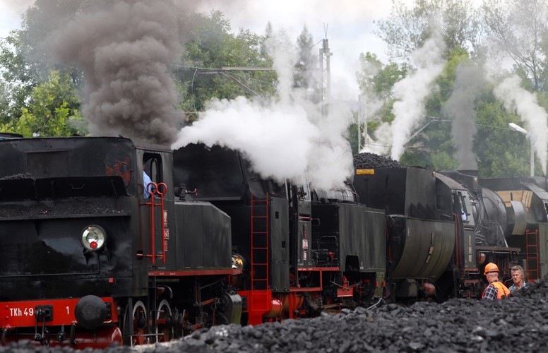 W programie była przejażdżka pociągiem retro prowadzonym przez zabytkowy parowóz na trasie ze Skansenu do stacji Rabka Zaryte i z powrotem. <br><br> fot. (mr) PAP/Grzegorz Momot