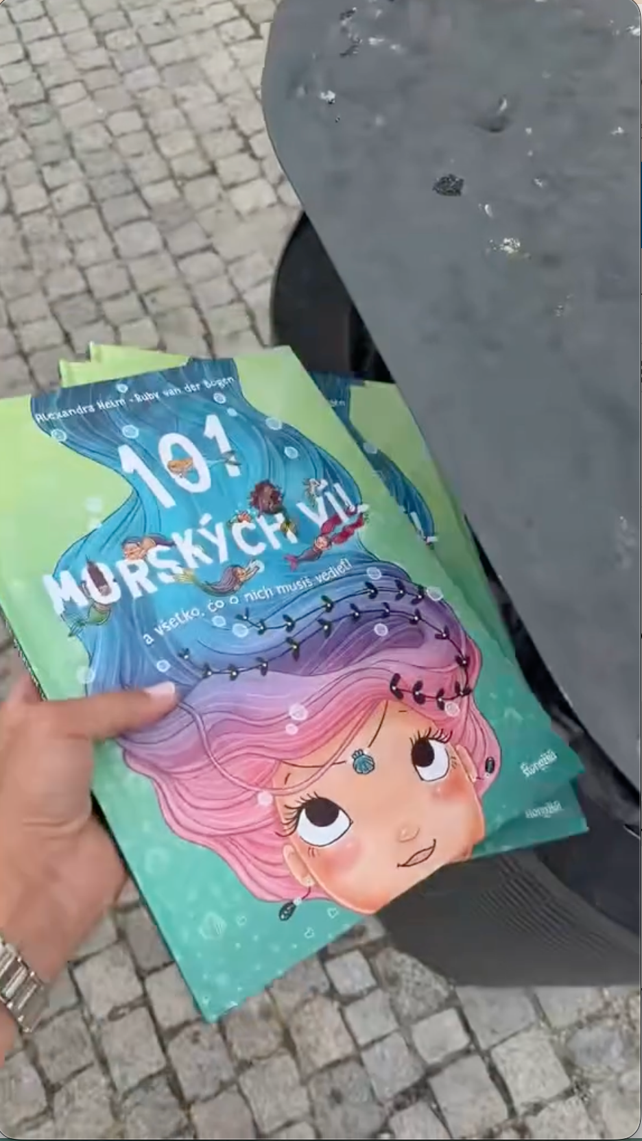 Romana Tabaková vyhodila do koša detské knihy. 