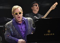 Elton John w Krakowie: Zastrzelicie mnie później [ZDJĘCIA Z KONCERTU]