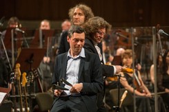 Zbigniew Wodecki po trochu wyciągany z lochu przez... hipsterów