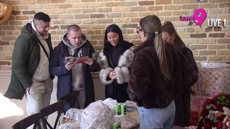 Zbog zadrugarke stigla bogata trpeza: Škampi, kavijar, morski plodovi