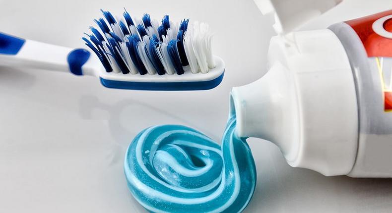___8927683___2018___10___2___14___is-triclosan-toothpaste-safe-825x550_1
