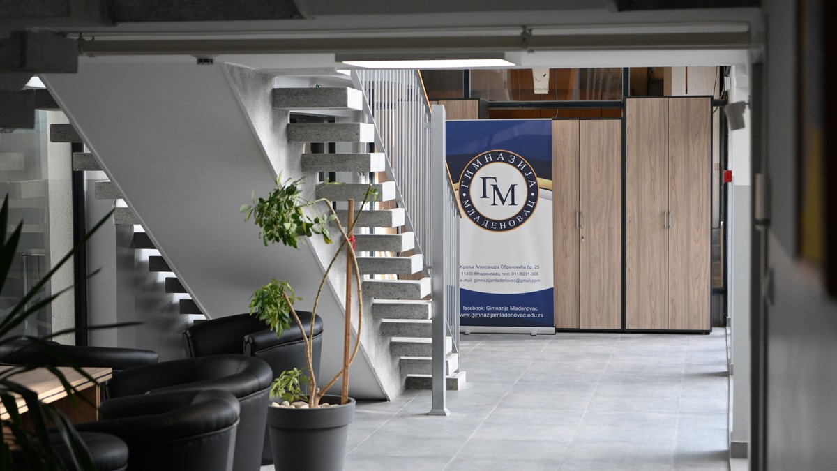 Gimnazija u Mladenovacu