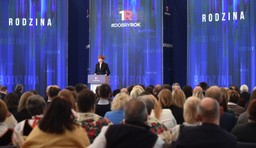 Rafalska: W ramach 500 plus rodziny otrzymały już ponad 13 mld