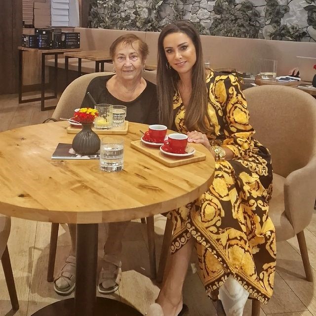 Zora Czoborová s maminou.