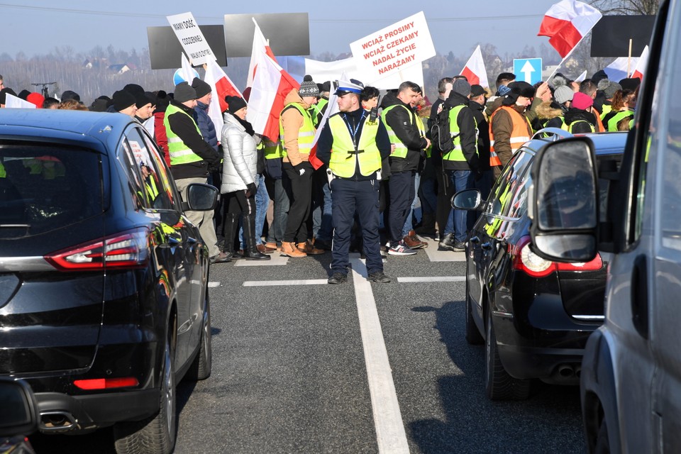 Blokada zakopianki w Krzyszkowicach, w ramach akcji "Wyjdźmy na pasy. Chcemy bezpiecznie żyć"