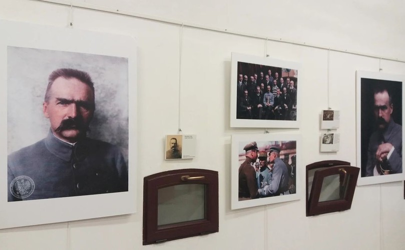 zdjęcia Marszałka w kolorze