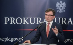 Ziobro wywiera nacisk na sądy ws. drukarza, który nie chciał wykonać zlecenia z fundacji LGBT? RPO i 'Iustitia' zaniepokojone