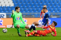 Blamaż Lecha. Prowadził, ale dał sobie strzelić dwa gole grającej w '10' Jagiellonii [WYNIKI i TABELA]