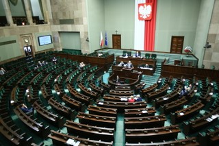 Sondaż CBOS: 39 procent ankietowanych poparłoby PiS