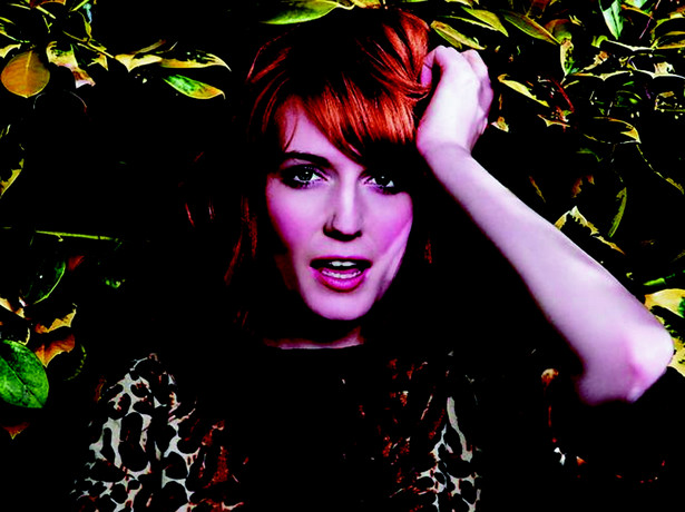 Florence and the Machine sprawuje obrządki