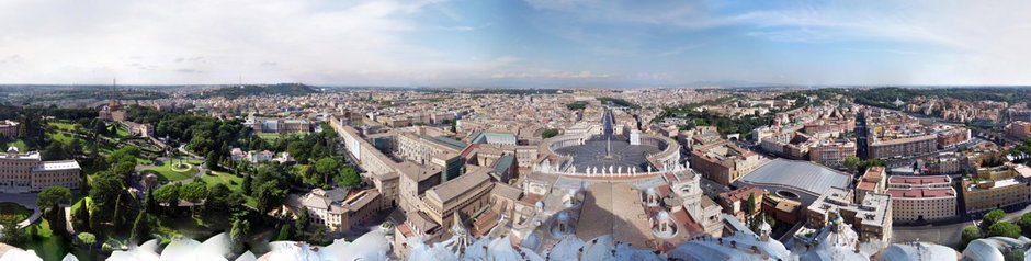 Panorama z kopuły Bazyliki św. Piotra, z widokiem na Plac św. Piotra w Watykanie (w środku) i na Rzym, ukazujący Watykan we wszystkich kierunkach