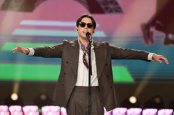 Dawid Kwiatkowski ostrzega swoich fanów. Podszywają się pod niego oszuści