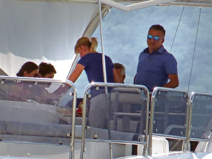 Đokovići s prijateljima
na jahti "Dijana"