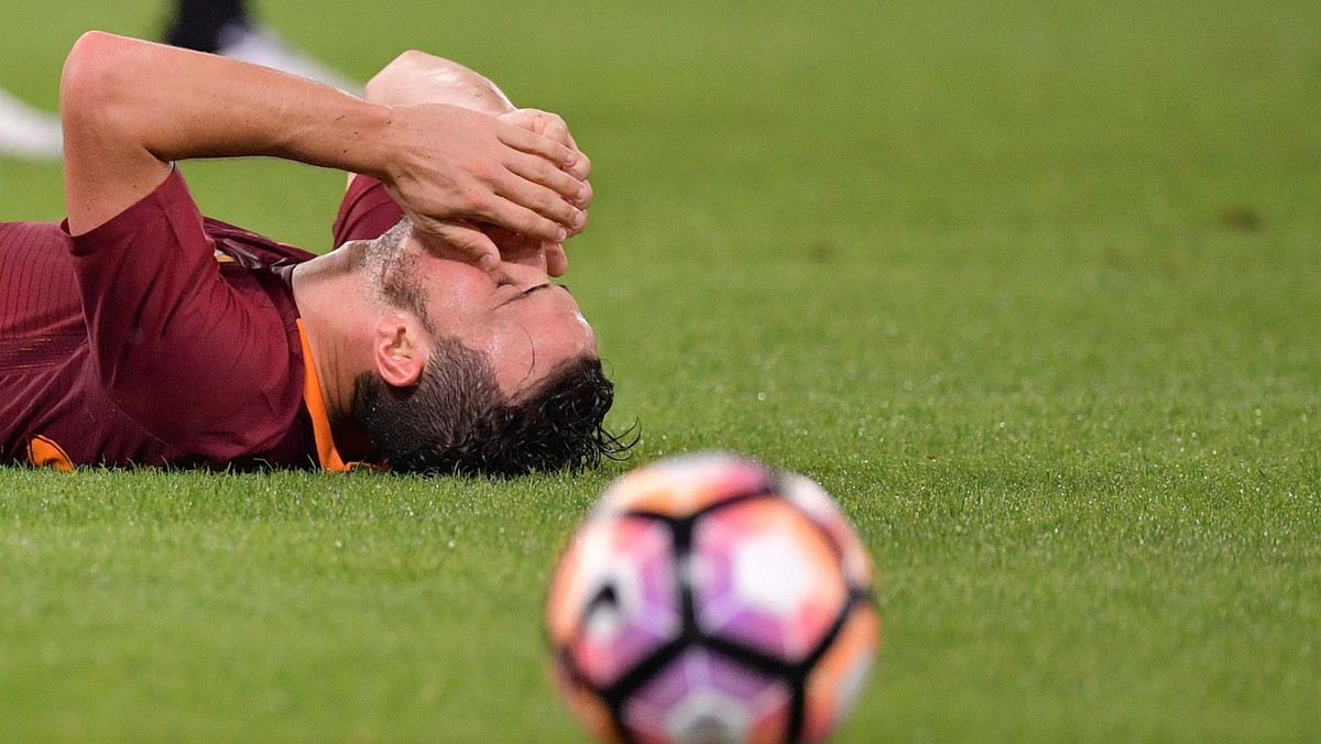 Fatalne informacje dla obrońcy Romy i reprezentanta Włoch Alessandro Florenziego. Badania wykazały, że piłkarz w środowym meczu ligowym z Sassuolo (3:1) zerwał więzadła w kolanie. Podobny dramat przeżył kilka tygodni temu polski napastnik Arkadiusz Milik.