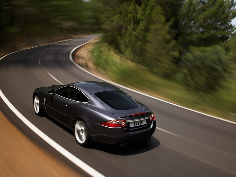 Nowy Jaguar XKR: wściekły kotek