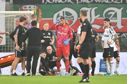 Trener Legii ma pretensje do sędziego Marciniaka. Chodzi o zderzenie Tobiasza z Jędrzejczykiem