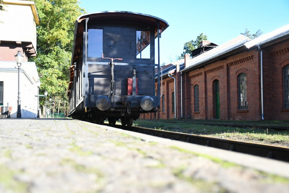 Zabytkowa stacja kolejki wąskotorowej w Rudach