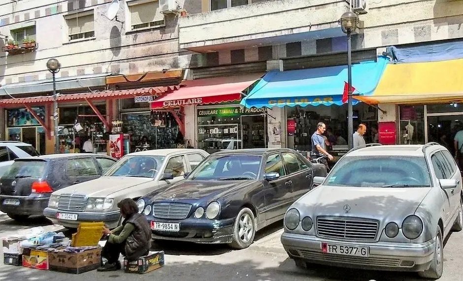 Najpopularniejszą marką samochodów w Albanii jest Mercedes