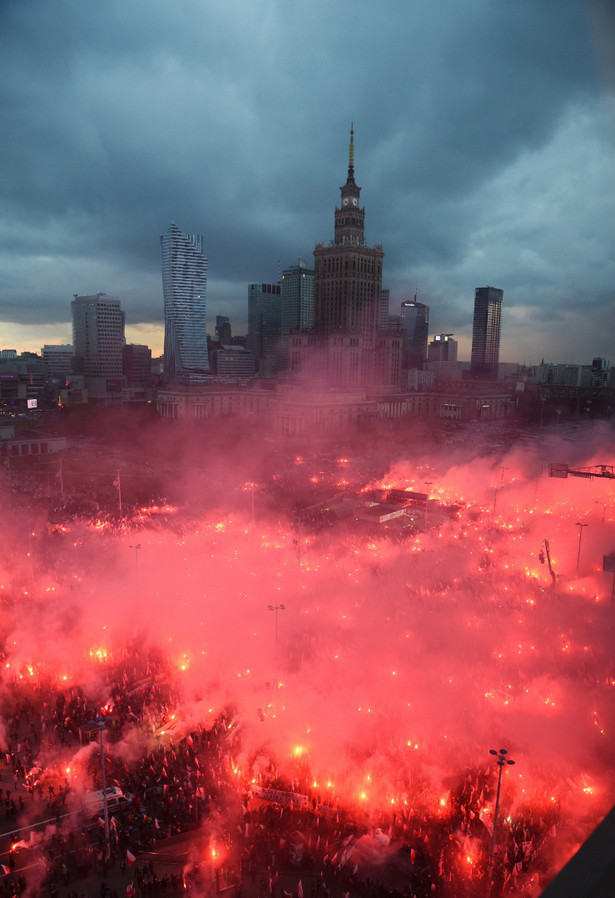 Marsz Niepodległości rusza spod ronda Dmowskiego