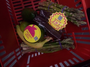 Ukryty Składnik: Co oznaczają tajemnicze naklejki na produktach w sklepach?