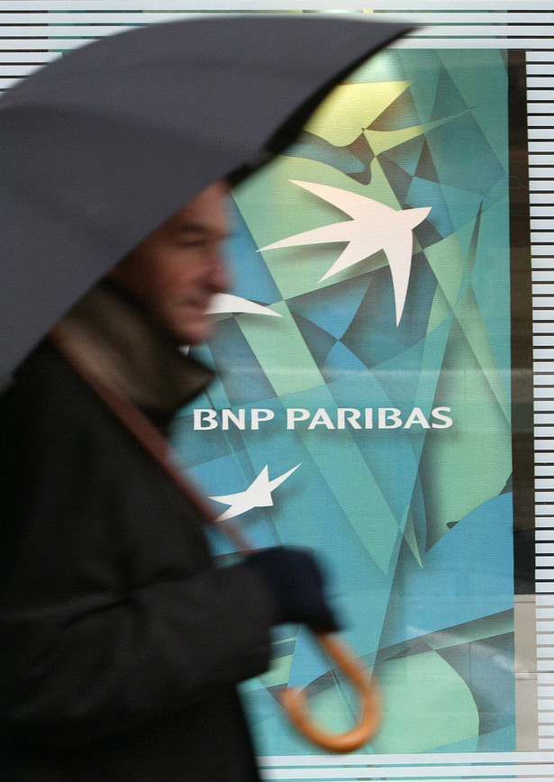 Francuski rząd pomaga bankom, a prezesi nie chcą zrezygnować z premii. fot. Bloomberg