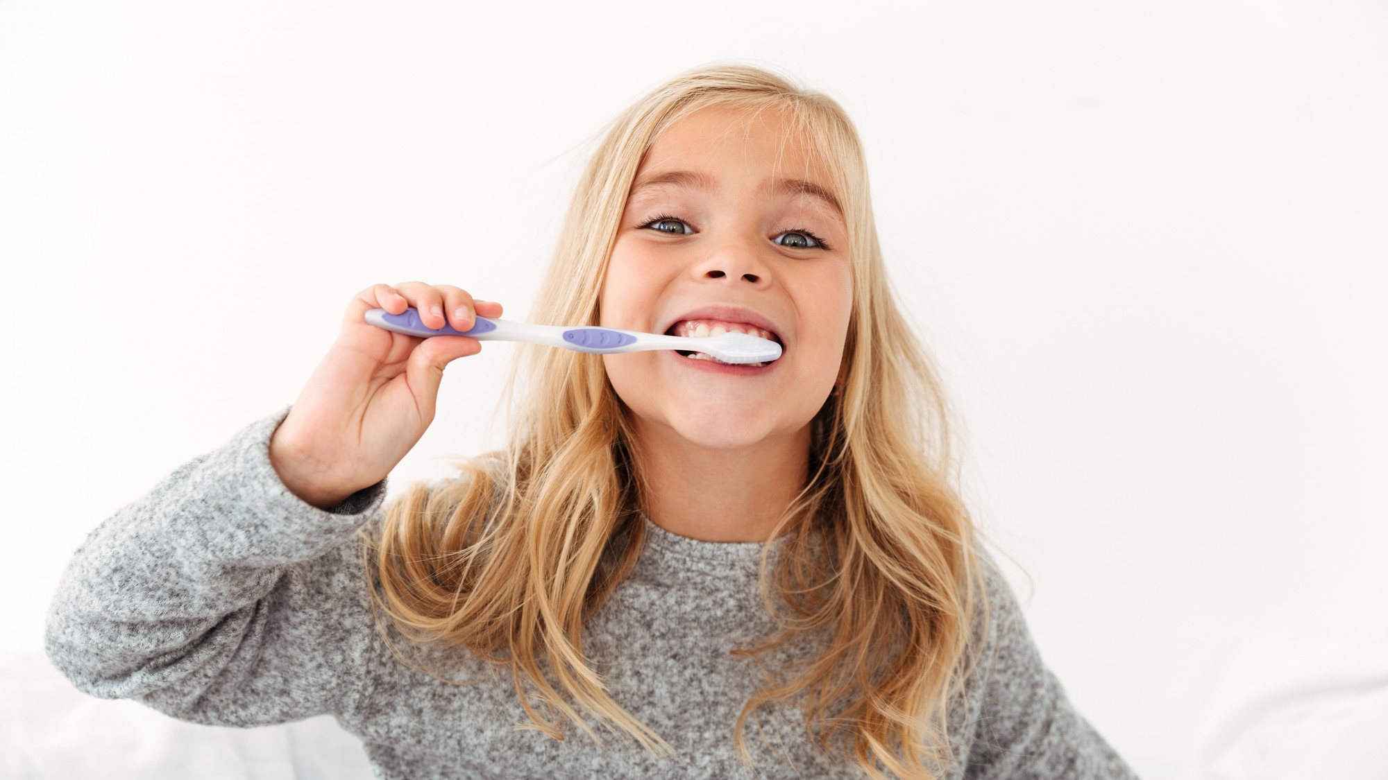 Zistite, prečo je veľkosť hlavičky a správny úchop dôležitejší než dizajn a kedy je ten správny čas prejsť z manuálnej na elektrickú kefku.